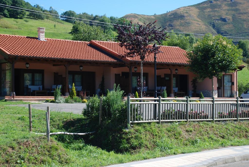 Apartamentos El Pedrayu Onís Buitenkant foto